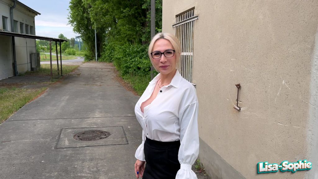sexy foto nr. 1 von Die Büroschlampe- Creampie vom Chef in Nylons und High Heels