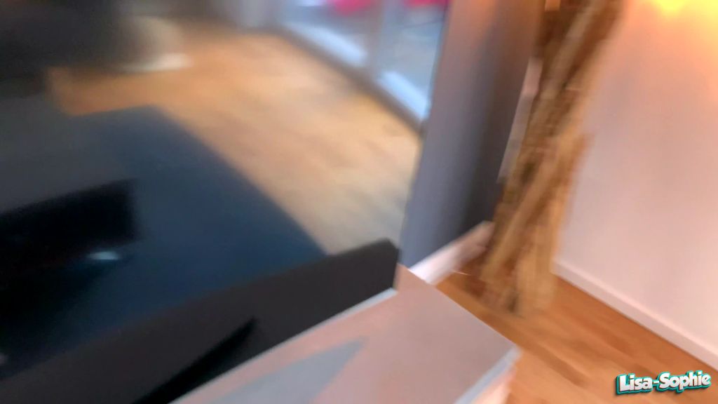 sexy foto nr. 2 von Der Treuetest - fickt mich jetzt ihr Verlobter ?