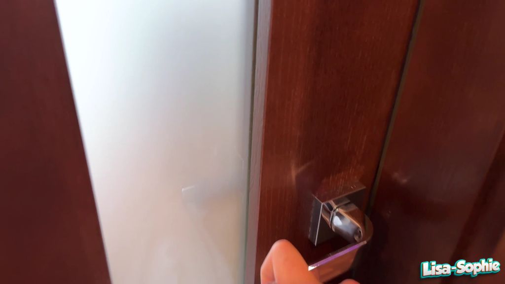 sexy foto nr. 3 von Voll ins Auge – Autopanne endet im ONS mit XXL Cumshot!