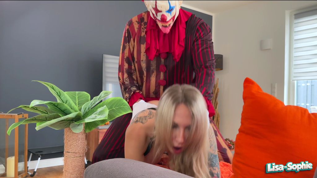 sexy foto nr. 6 von Die Halloween Party Schlampe - vom Clown benutzt und ...