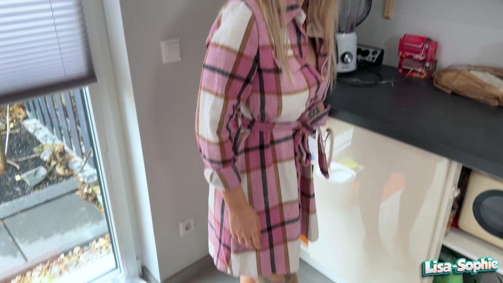 sexy foto nr. 1 von LEISE, MAMA IST DA! Dann fickte er mich in zerrissenen Nylon