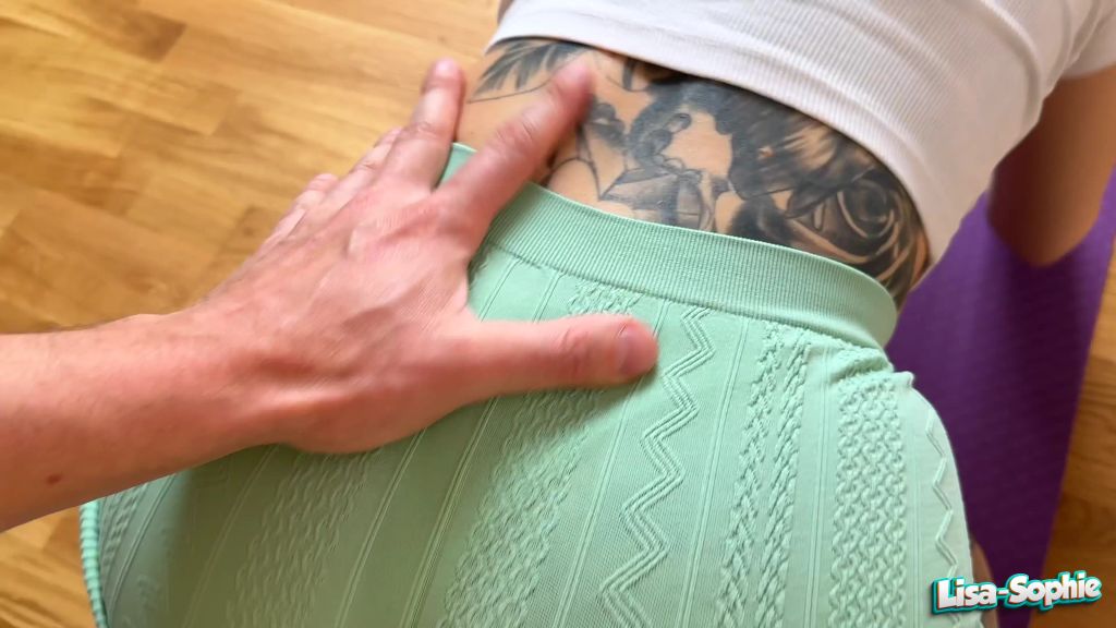 sexy foto nr. 3 von Yogastunde endet mit riesiger Spermafontäne !