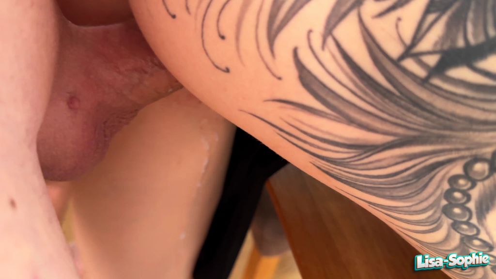 sexy foto nr. 8 von Mit vollgepumpter Pussy zur Familienfeier!