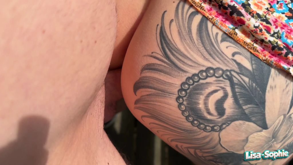 sexy foto nr. 4 von VOLLTREFFER - Public Fick endet mit fettem Cumshot !