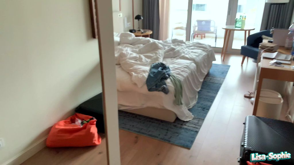 sexy foto nr. 1 von Eiskalt erwischt - Roomboy spritzte ins Sperma vom ONS davor