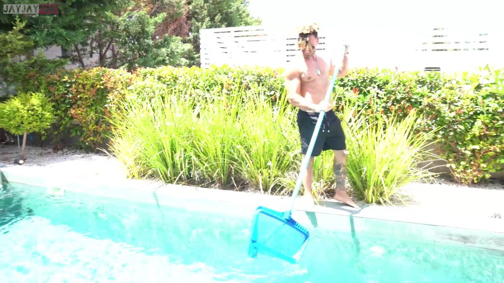 sexy foto nr. 1 von CREAMPIE STATT REINIGUNG!! POOLBOY VERPASST MIR SPERMAFOTZE!