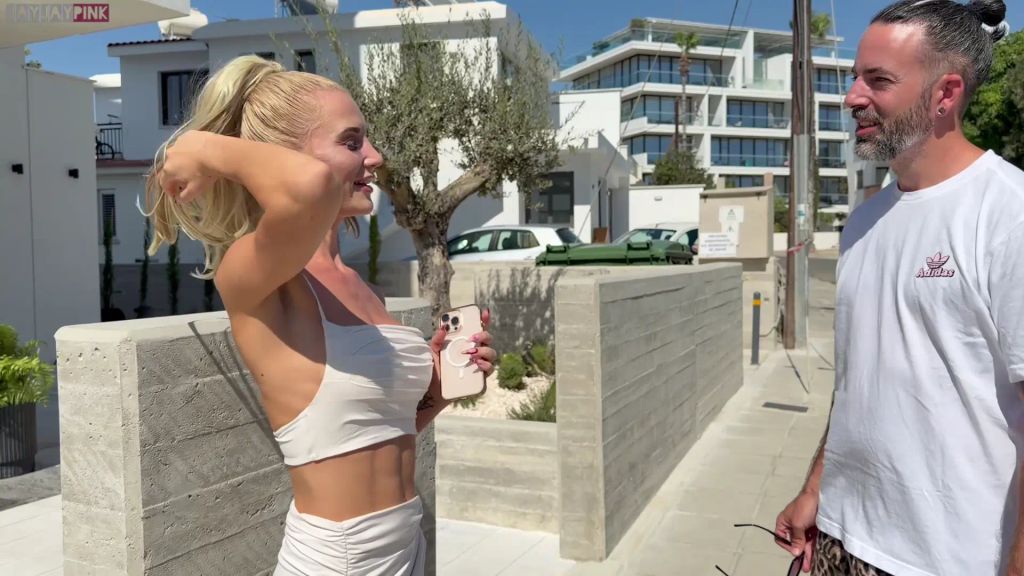 Vorschaubild 1 zum Video „SPONTANER PORNODREH!! USER BEKOMMT CHANCE ZUM DREHEN!!“