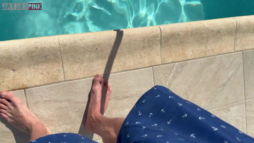 sexy foto nr. 2 von VOLLE FOTZENPOWER AM POOL !! BLANK GEZOGEN UND DURCHGEFICKT!