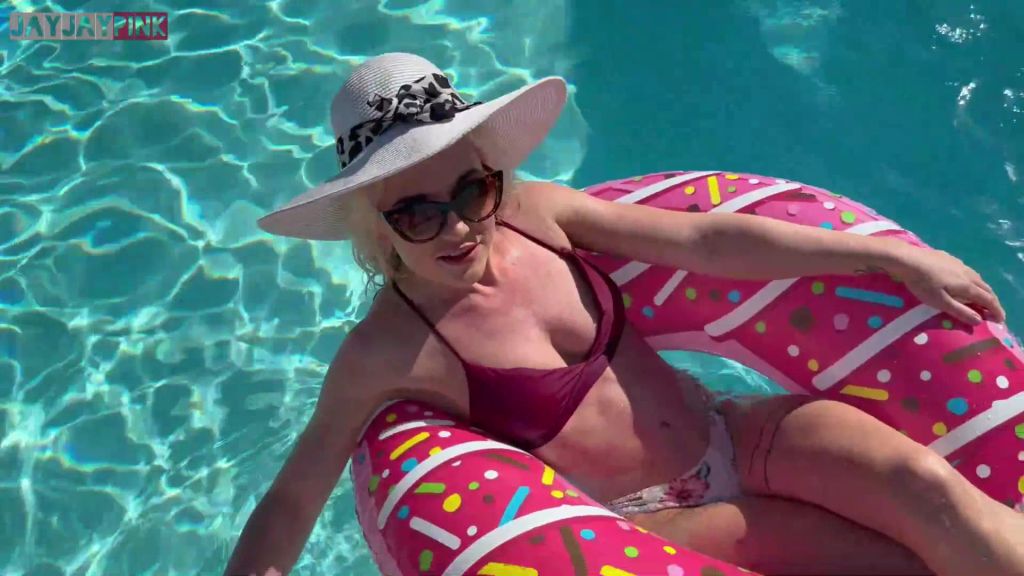 sexy foto nr. 3 von VOLLE FOTZENPOWER AM POOL !! BLANK GEZOGEN UND DURCHGEFICKT!