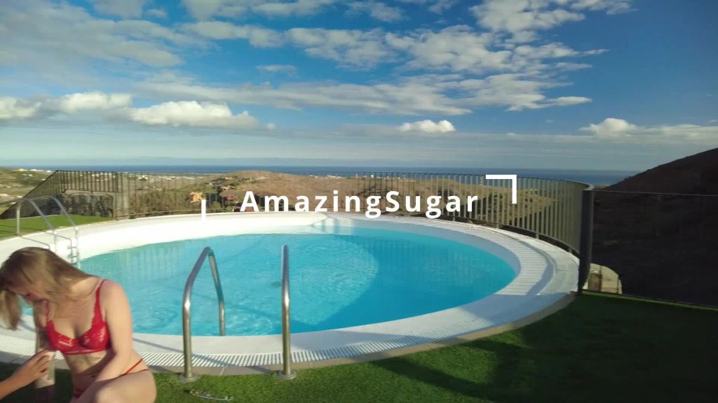 Vorschaubild 1 zum Video „Meine Freundin besorgts mir am Pool“