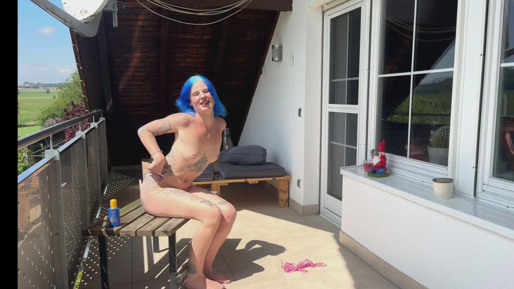Vorschaubild 2 zum Video „Nach eincremen kommt Pussy verwöhnen“