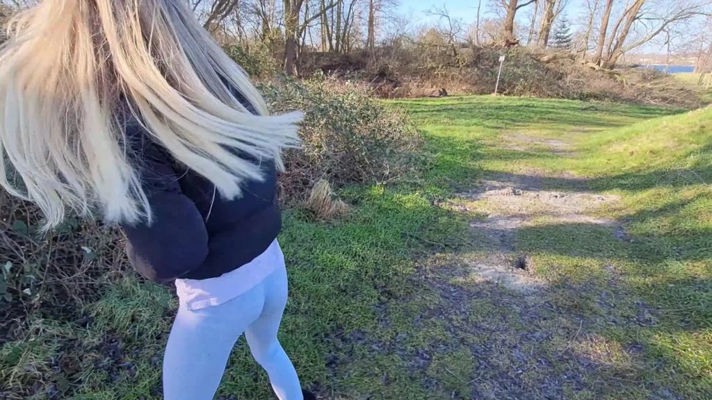 Vorschaubild 5 zum Video „Pipi in der Öffentlichkeit“
