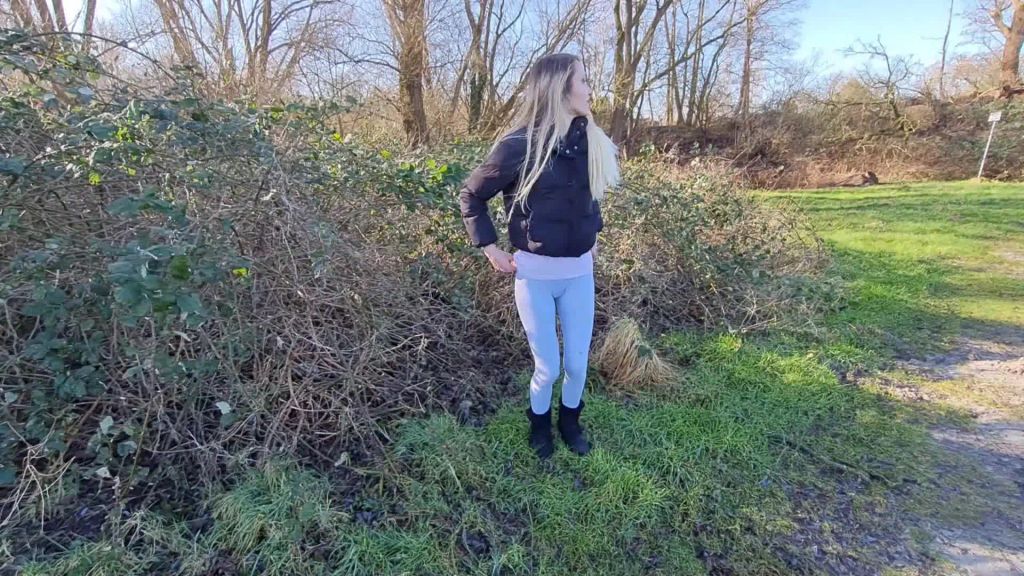 Vorschaubild 6 zum Video „Pipi in der Öffentlichkeit“