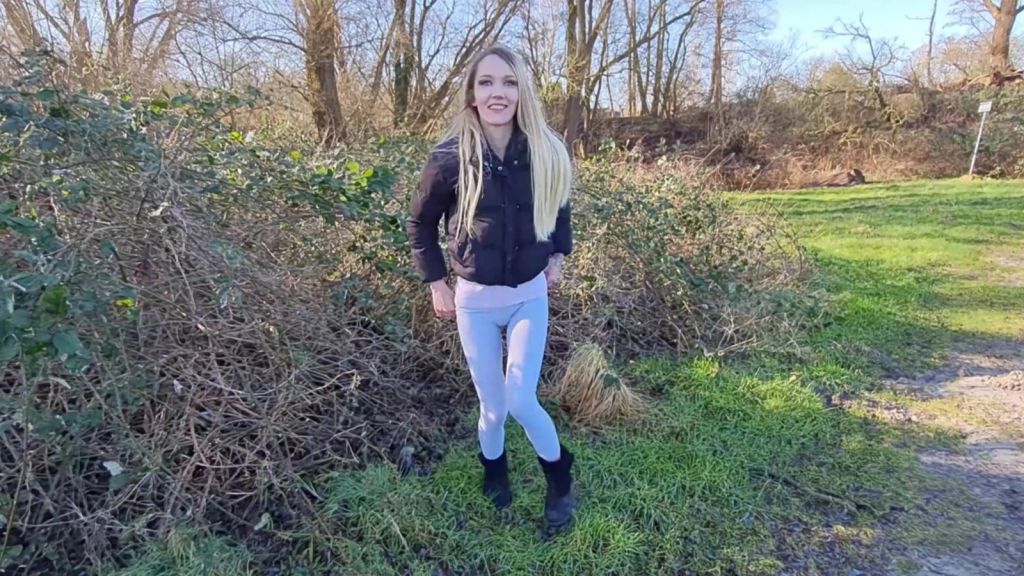 Vorschaubild zum Video „Pipi in der Öffentlichkeit“ von Ginacolada