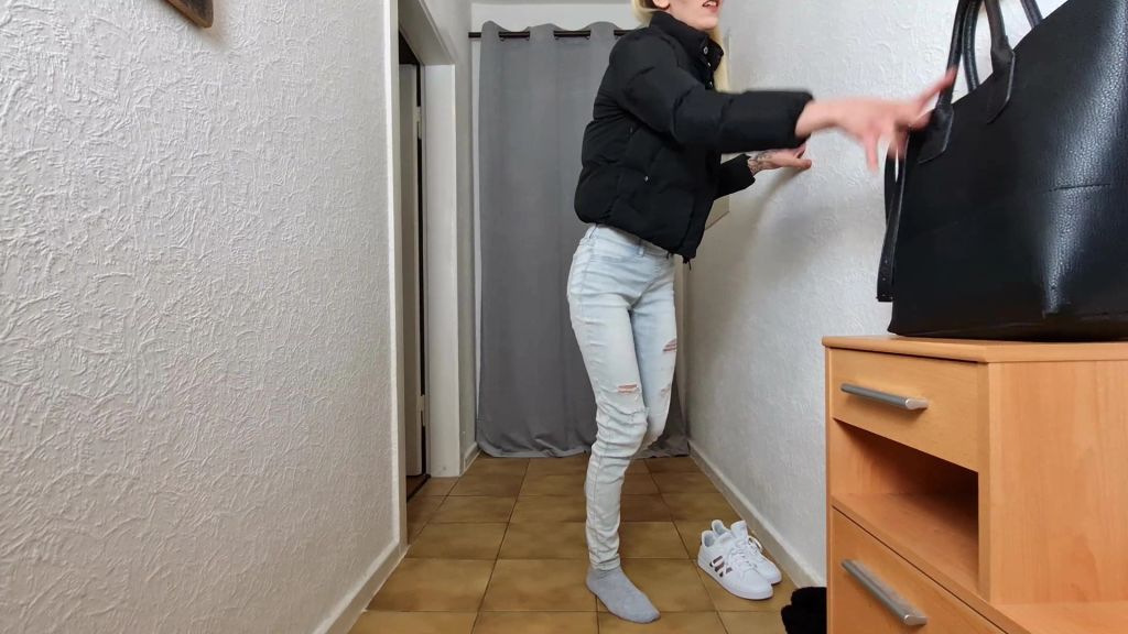 Vorschaubild 2 zum Video „Oh Nein, Ich hab mir in die Hose gepinkelt“