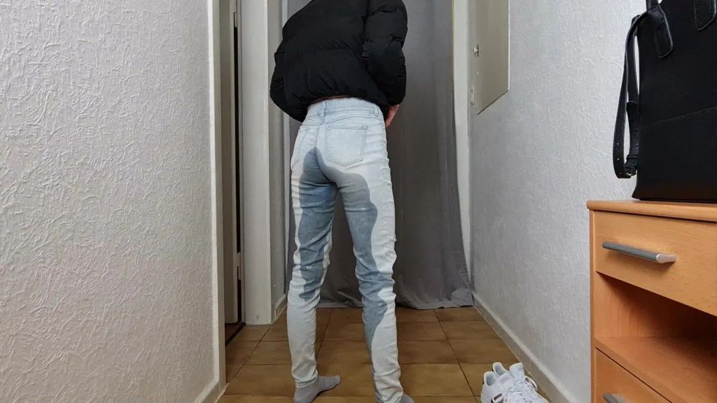 Vorschaubild 7 zum Video „Oh Nein, Ich hab mir in die Hose gepinkelt“