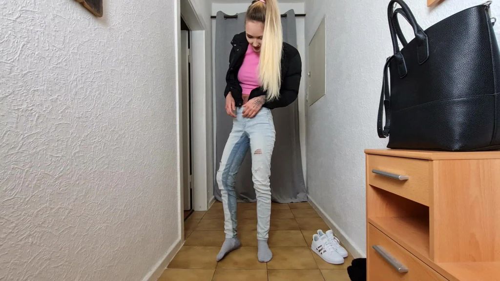 Vorschaubild 8 zum Video „Oh Nein, Ich hab mir in die Hose gepinkelt“