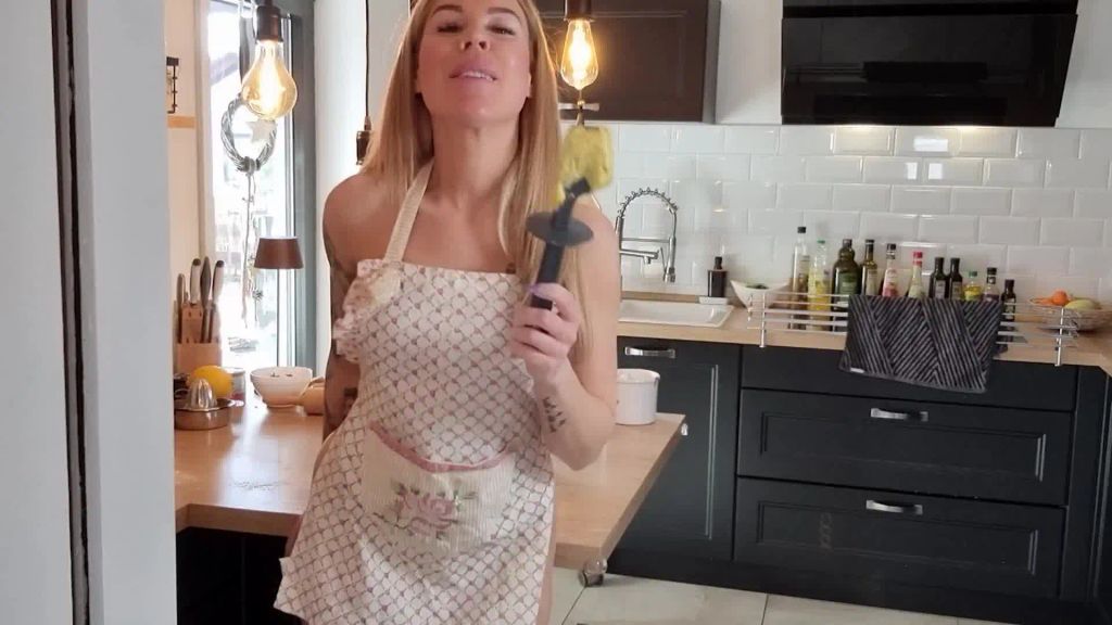 sexy foto nr. 2 von Heiße Köchin LaraBergmann