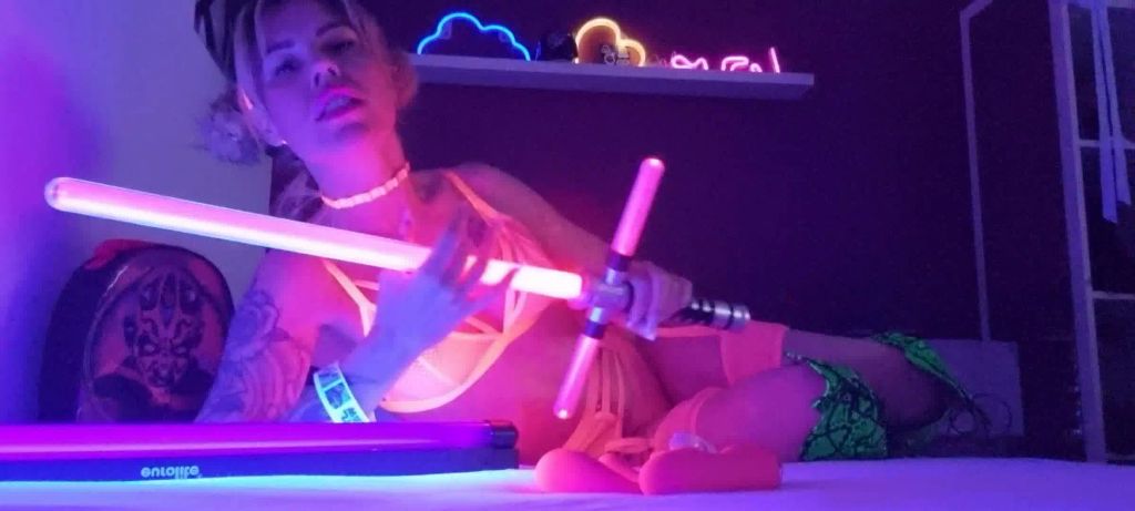 sexy foto nr. 2 von STAR WARS X - LASS DAS SCHWERT IN MIR SEIN!