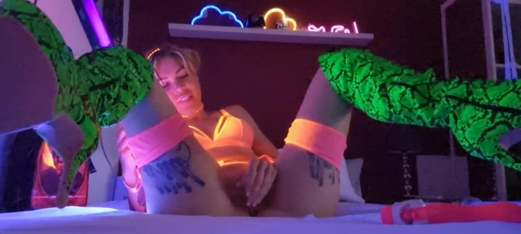 sexy foto nr. 5 von STAR WARS X - LASS DAS SCHWERT IN MIR SEIN!