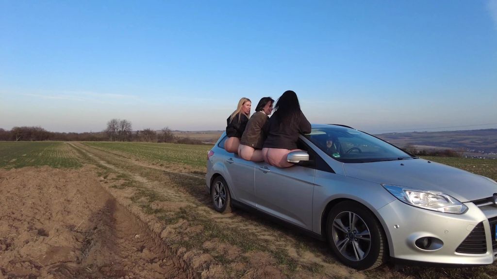 sexy foto nr. 3 von AUTO PISS PARTY - 3 PISSFOTZEN LASSEN ES LAUFEN!