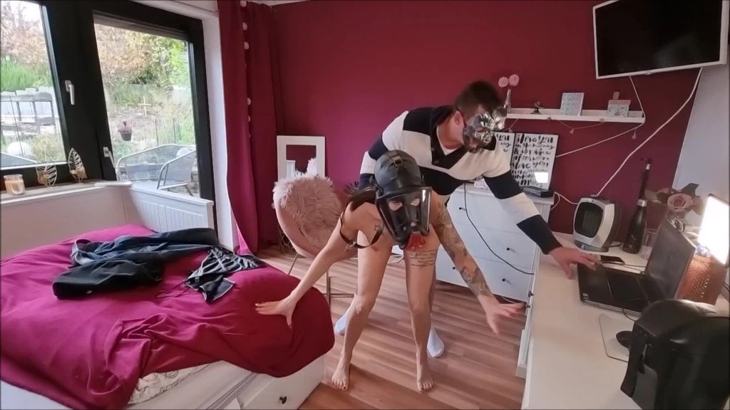 sexy foto nr. 9 von PREMIERE! SEX MIT GASMASKE!