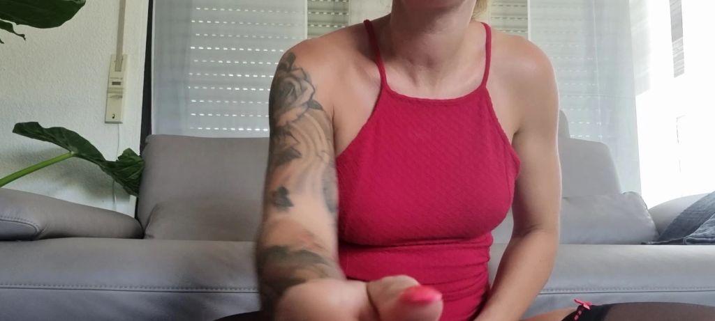 sexy foto nr. 10 von NOTGEILE NYLONSCHLAMPE FINGERT SICH IN DER PAUSE!