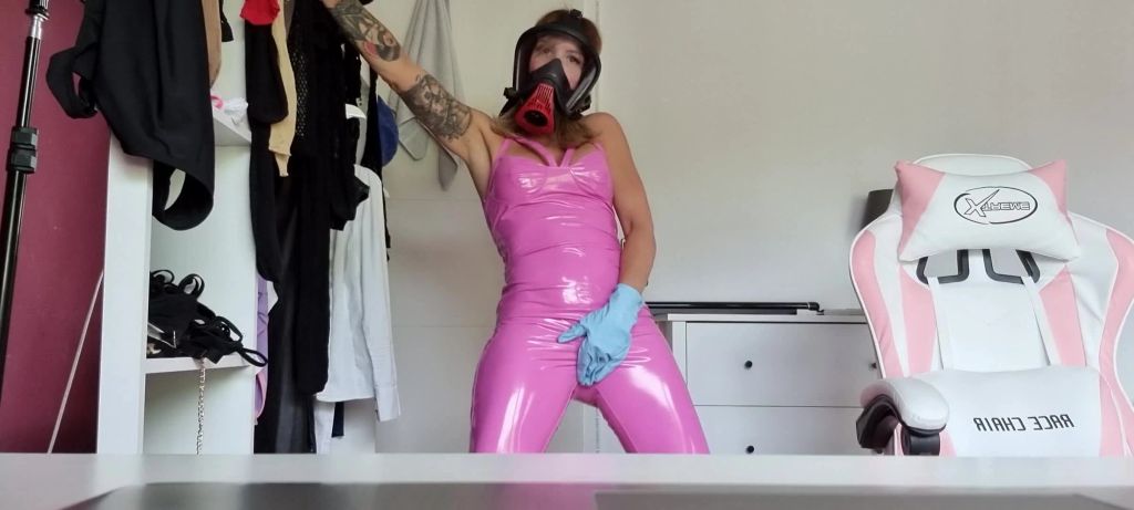 sexy foto nr. 6 von GEILE SHOW MIT LATEXANZUG UND MASKE