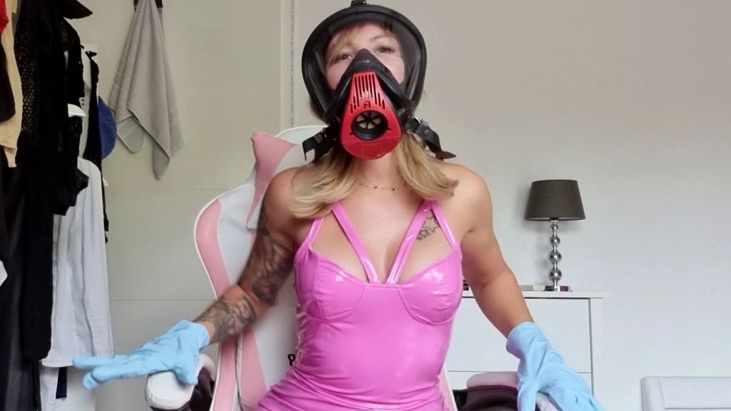 GEILE SHOW MIT LATEXANZUG UND MASKE