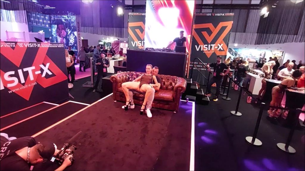 sexy foto nr. 3 von SKANDAL ! VENUS PUBLIC FAN FICK!