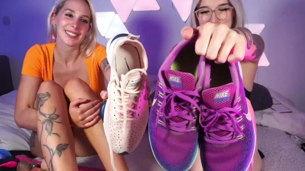 sexy foto nr. 10 von Leck unsere SCHWEIß FÜßE, dann melken wir deinen Schwanz