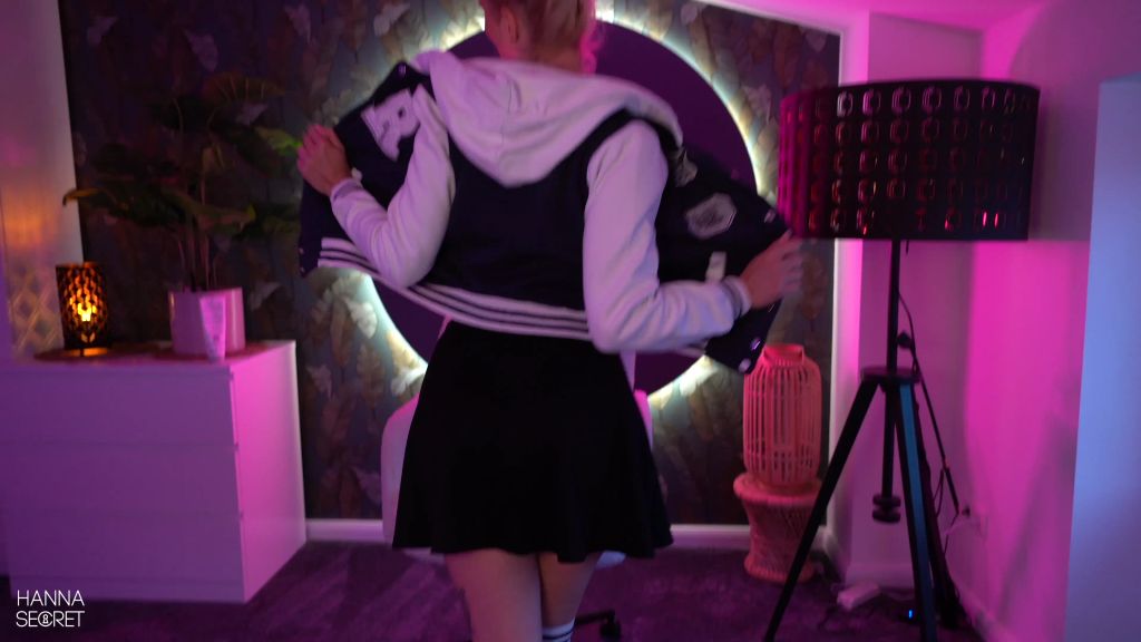 sexy foto nr. 2 von SEIN GEILSTER STRIPTEASE IN HIGH SCHOOL LOOK !
