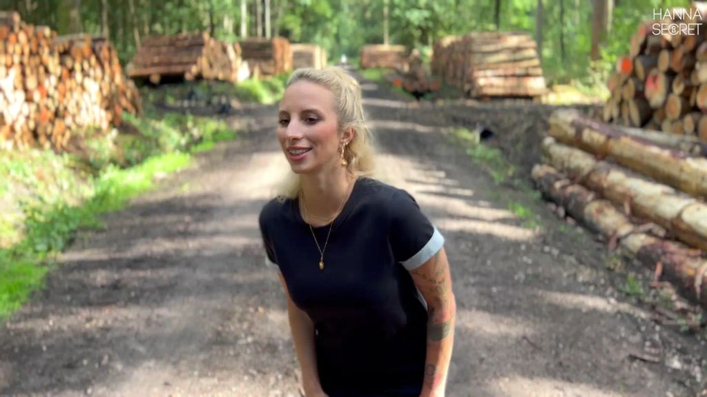 sexy foto nr. 1 von KRASSE PISSFONTÄNE PUBLIC IM WALD!
