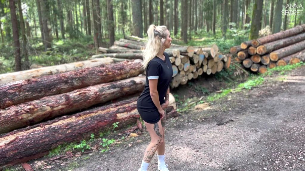 sexy foto nr. 2 von KRASSE PISSFONTÄNE PUBLIC IM WALD!