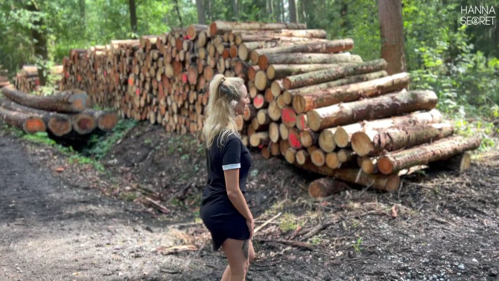 sexy foto nr. 5 von KRASSE PISSFONTÄNE PUBLIC IM WALD!