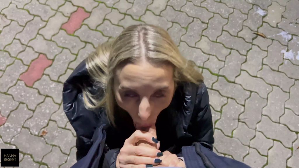 sexy foto nr. 6 von IM LACKKOSTÜM - VOM WEIHNACHTSMARKT ABGESCHLEPPT !