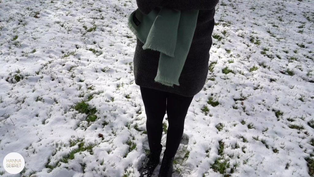 sexy foto nr. 2 von WARUM LIEGT HIER SCHNEE ? - ERSTE MAL IN DEN SCHNEE GEPISST