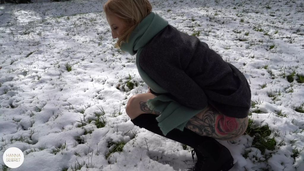 sexy foto nr. 8 von WARUM LIEGT HIER SCHNEE ? - ERSTE MAL IN DEN SCHNEE GEPISST