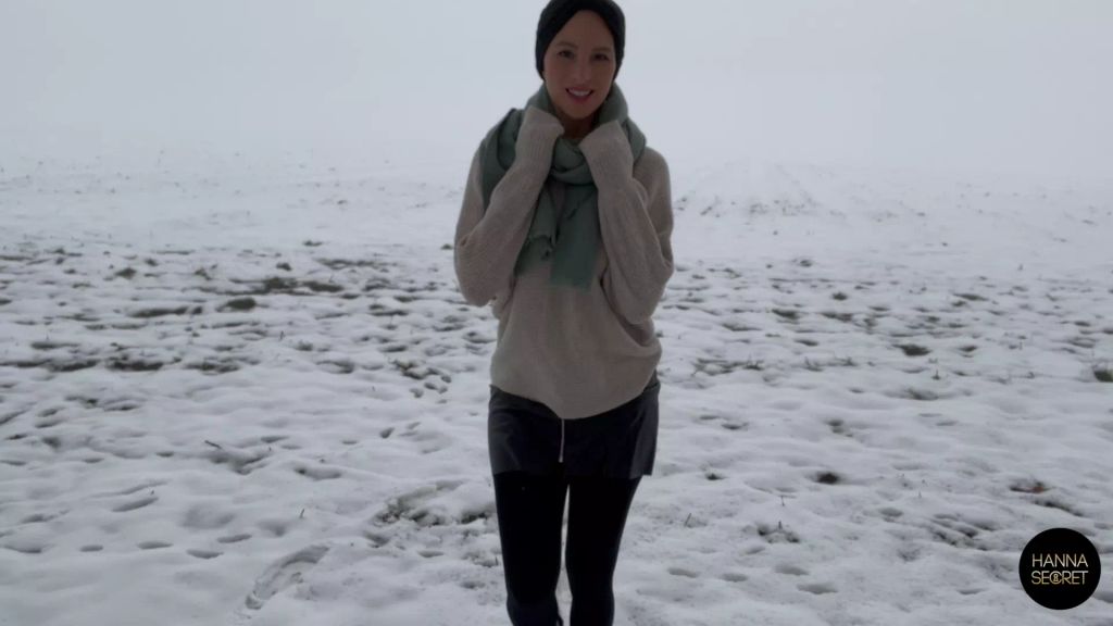 sexy foto nr. 1 von PRIVATES PISSVIDEO - ICH LASSE DEN SCHNEE SCHMELZEN !