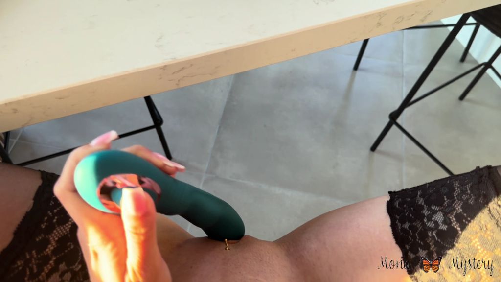 Vorschaubild 4 zum Video „Mein Vibrator bringt mich zum spritzen!“
