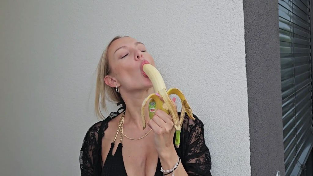sexy foto nr. 3 von Fisten im Pool und der Gärtner mäht den Rasen :)
