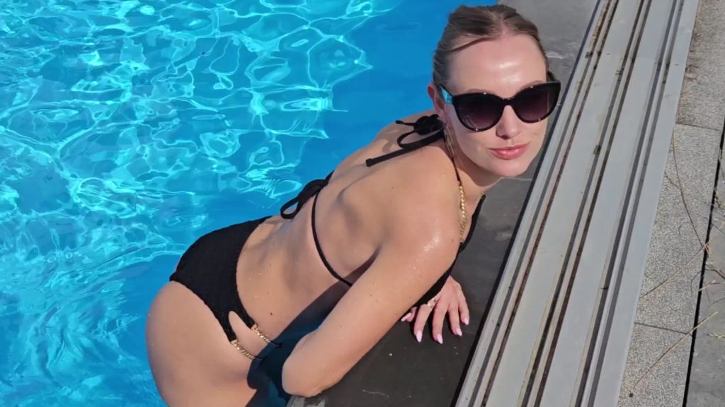 sexy foto nr. 3 von Bartholindrüse am Pool ausgelaufen, Outdoor Extrem FUN TOY.