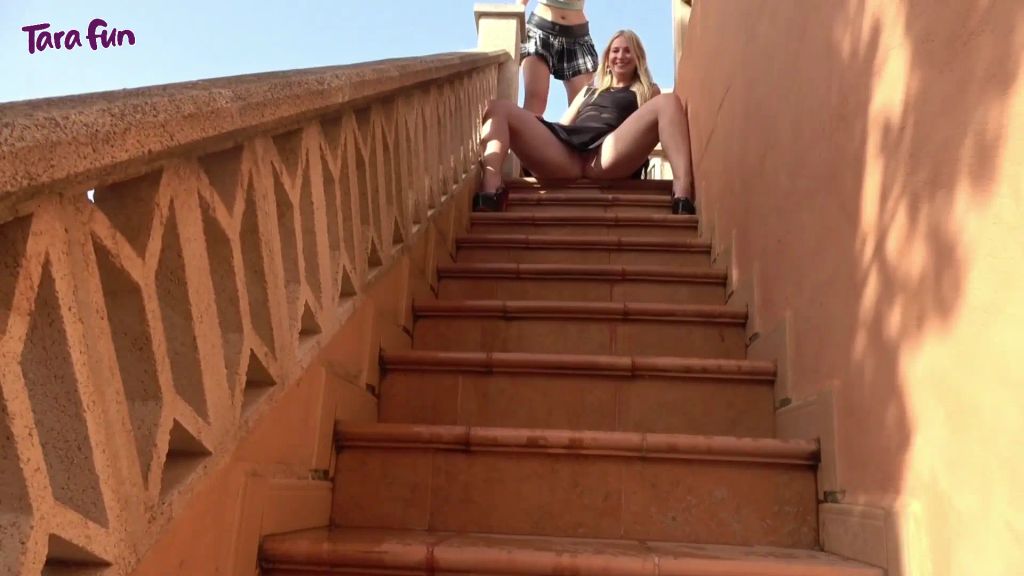 sexy foto nr. 8 von PISSWASSERFALL XXL - Heute wird die Treppe GEFLUTET