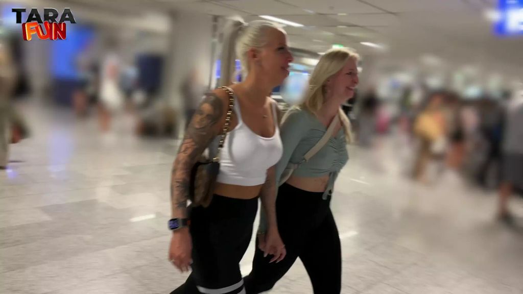 sexy foto nr. 5 von Alle Toiletten besetzt - Dann pissen wir eben ins Parkhaus!