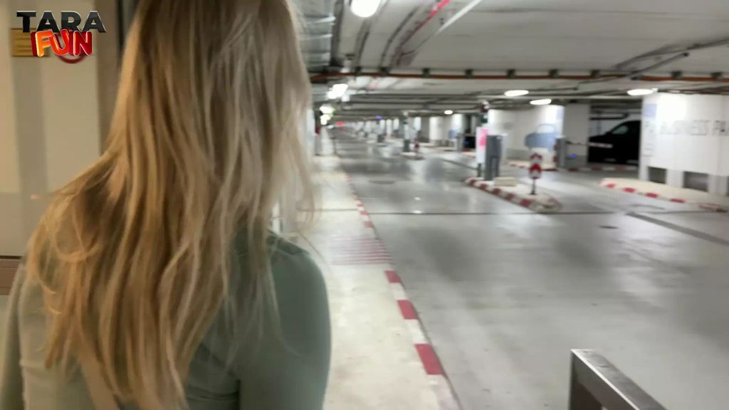 sexy foto nr. 6 von Alle Toiletten besetzt - Dann pissen wir eben ins Parkhaus!