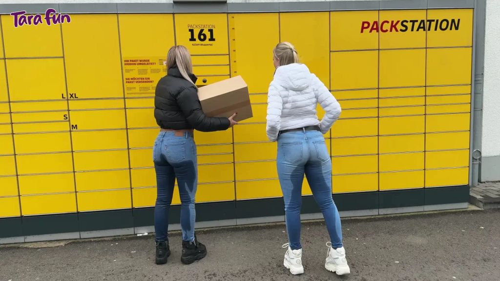 sexy foto nr. 8 von JEANSPISS Fetisch - Vor Packstation EINGEPISST