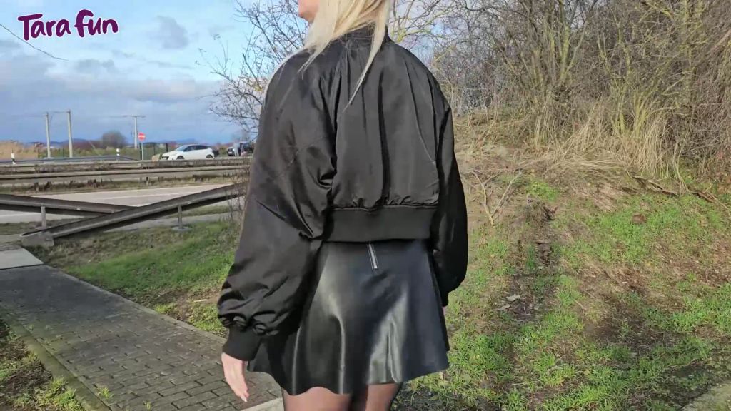 sexy foto nr. 4 von Guten Morgen PISSE direkt an der AUTOBAHN