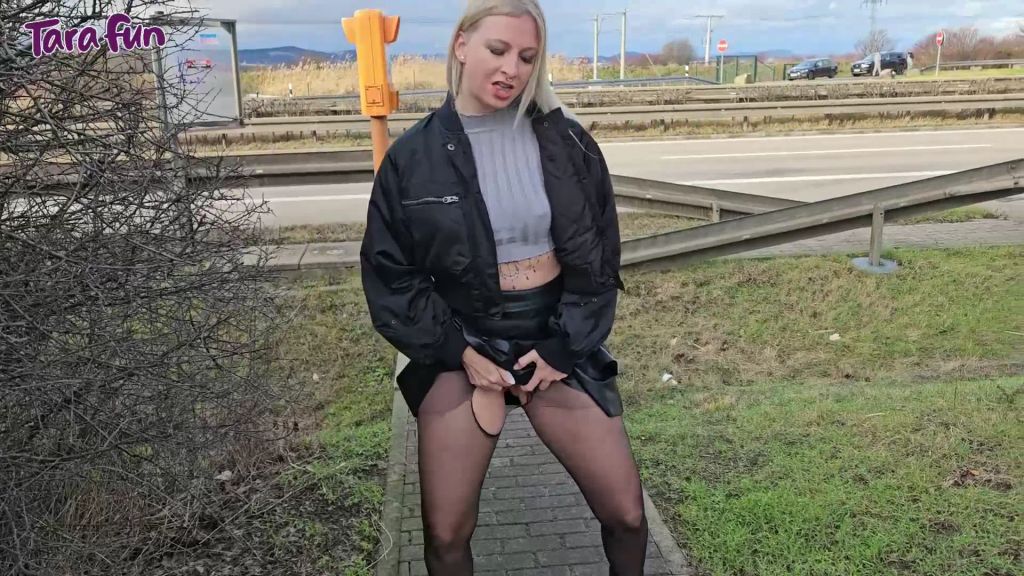 sexy foto nr. 6 von Guten Morgen PISSE direkt an der AUTOBAHN