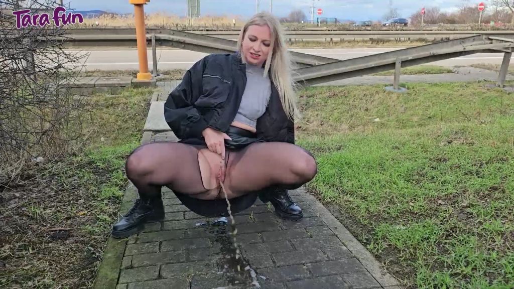 sexy foto nr. 7 von Guten Morgen PISSE direkt an der AUTOBAHN