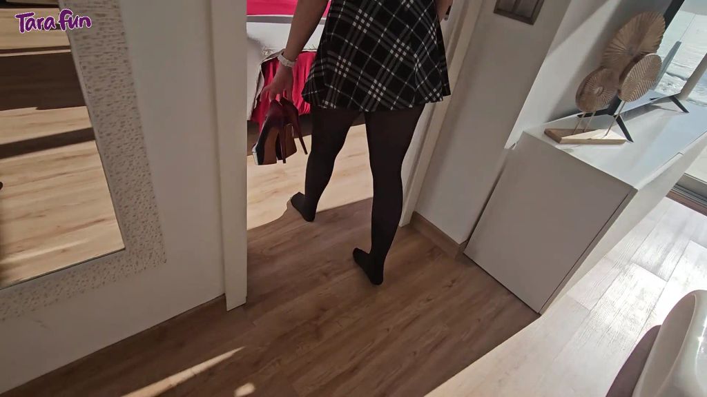 sexy foto nr. 5 von In jeder Stadt ein SCHWANZ - Geile Businesstussi FICKT sich